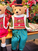 URSO MENINO SENTADO COM CARTOLA E SUETER VERDE 56CM - PRÉ VENDA 2025